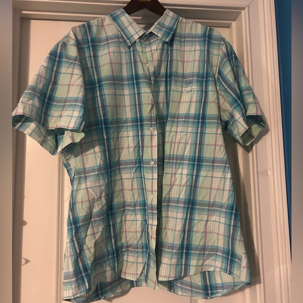 Men’s blue plaid button up short sleeve